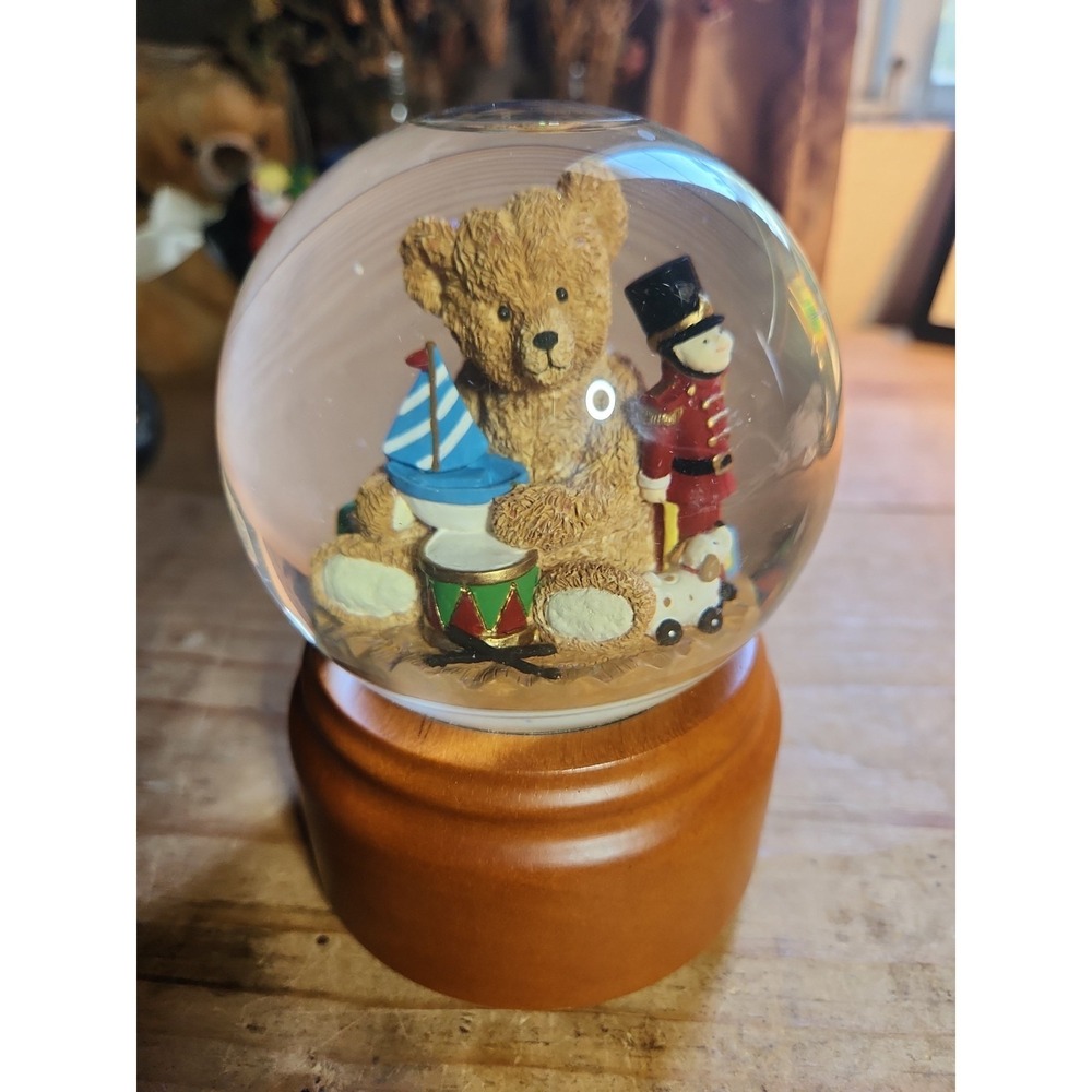 VTG Sterling Collectibles Musical Christmas Teddy Bear Snow Globe (1990-2000)